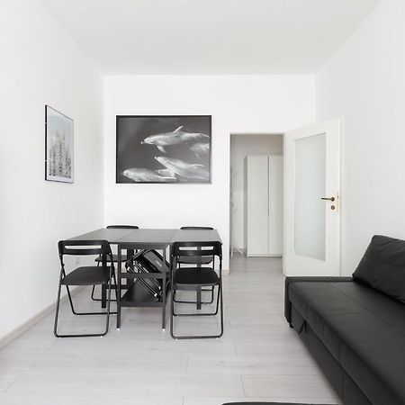 Apartment With Balcony -Bisceglie Red Line Subway ميلان المظهر الخارجي الصورة
