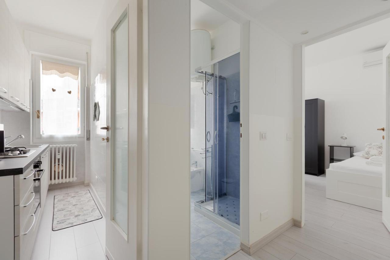 Apartment With Balcony -Bisceglie Red Line Subway ميلان المظهر الخارجي الصورة