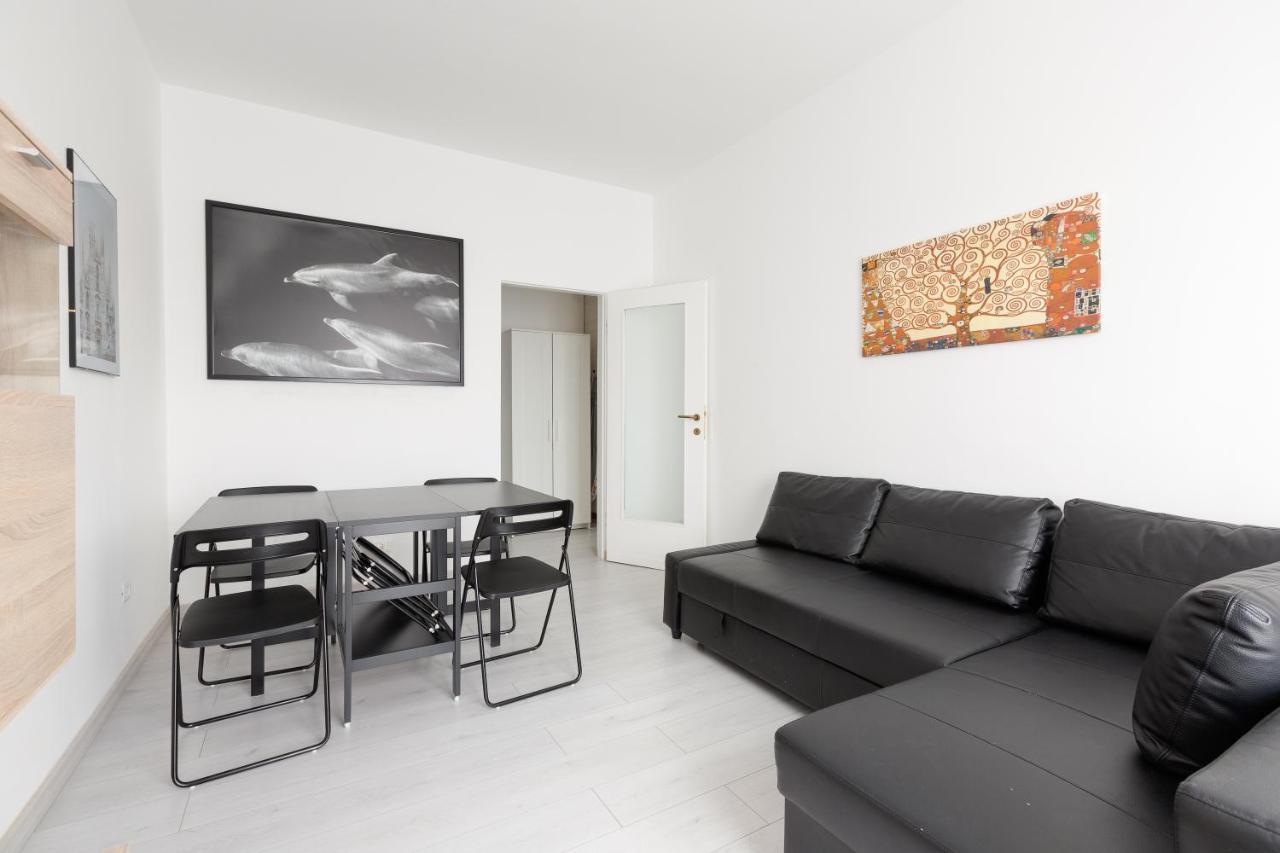 Apartment With Balcony -Bisceglie Red Line Subway ميلان المظهر الخارجي الصورة