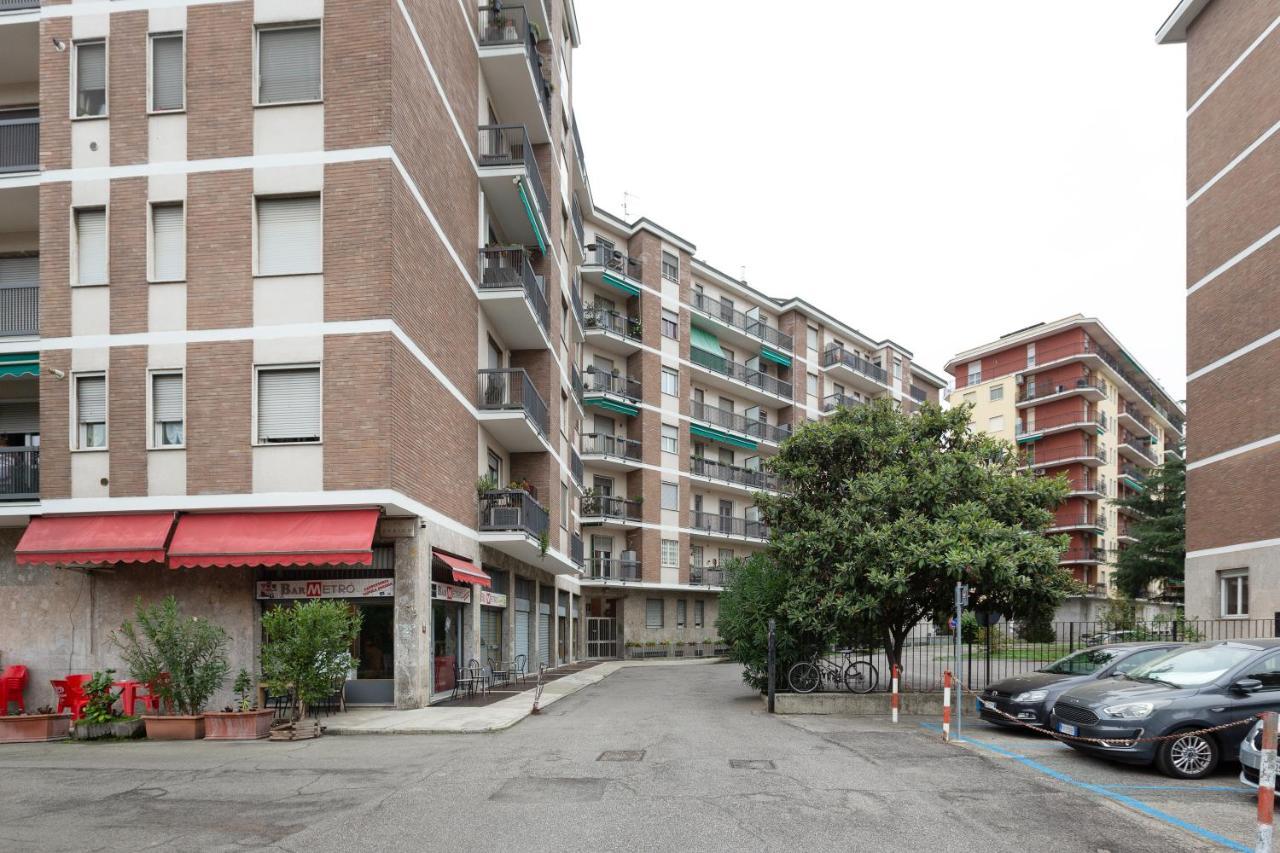 Apartment With Balcony -Bisceglie Red Line Subway ميلان المظهر الخارجي الصورة